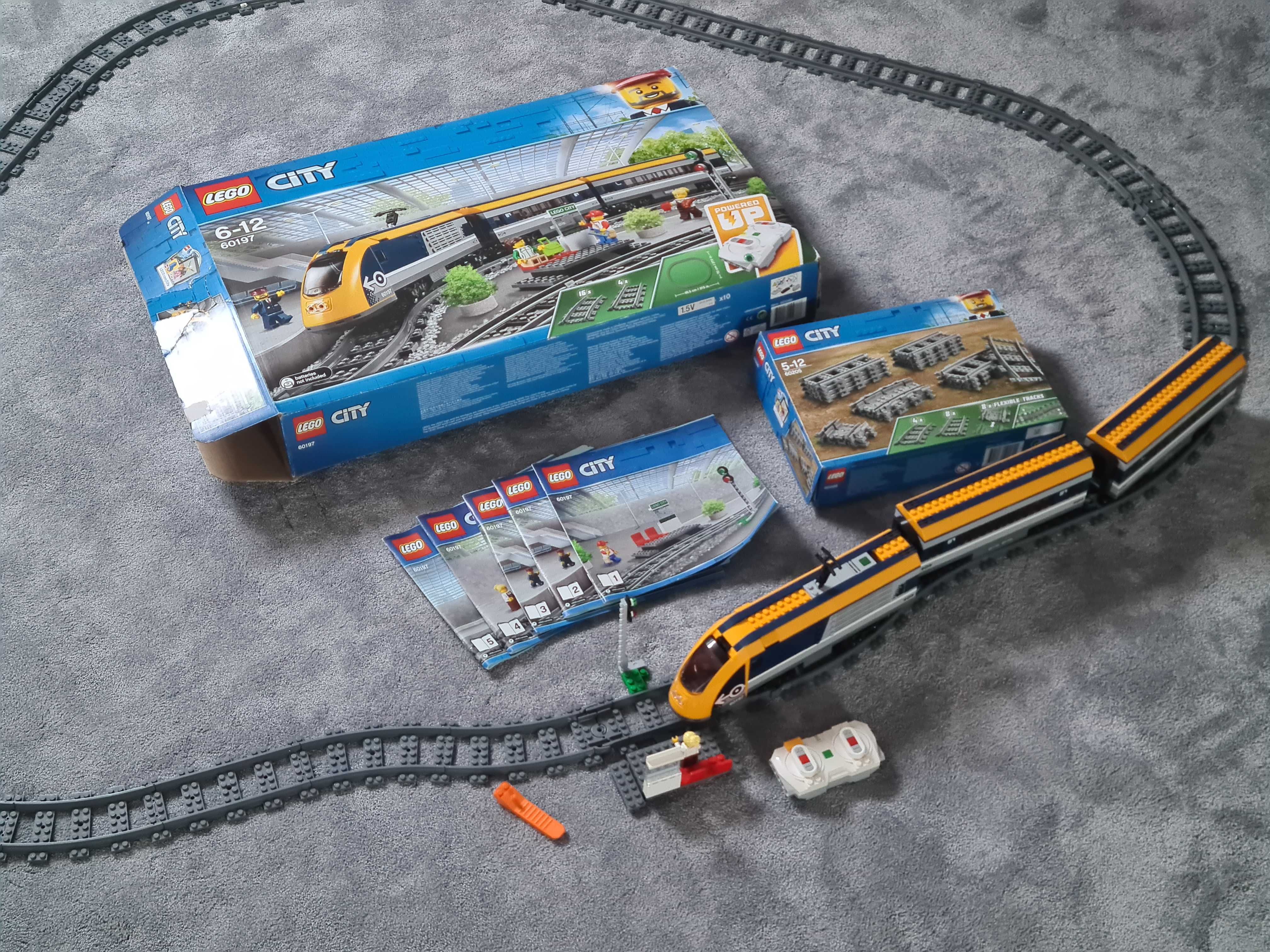 LEGO City 60197 Pociąg pasażerski + LEGO City 60205 Tory