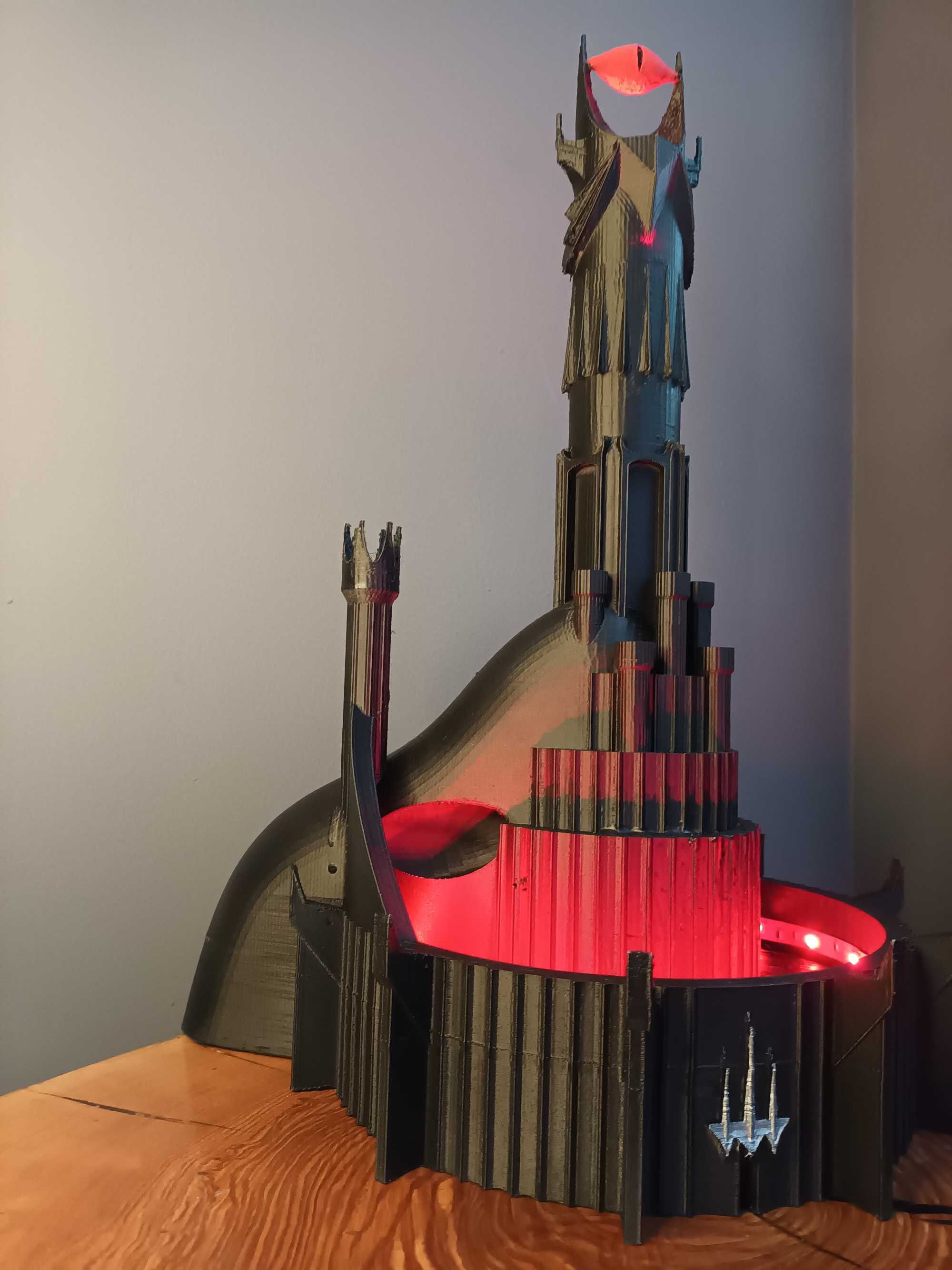 Dice Tower SAURON LED RGB - Władca Pierścieni 45 cm/0,7 kg