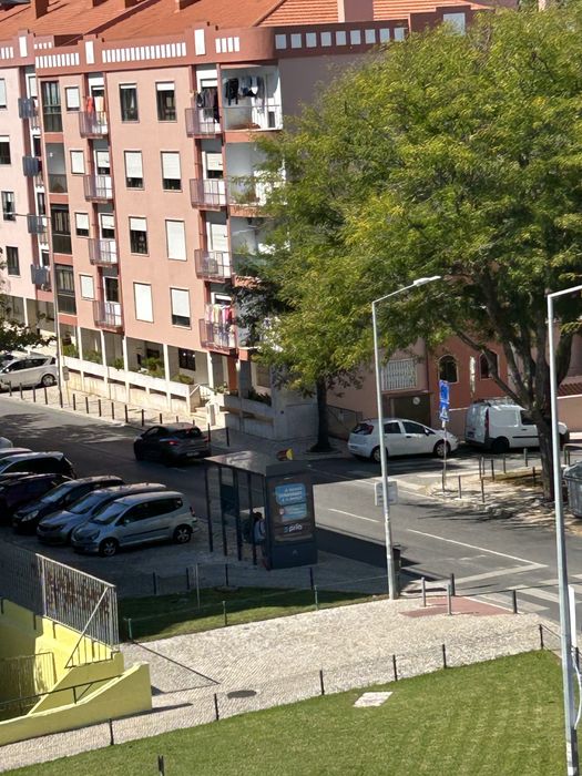 Quartos  no Cacém de cima  ( Só para 1 senhora )