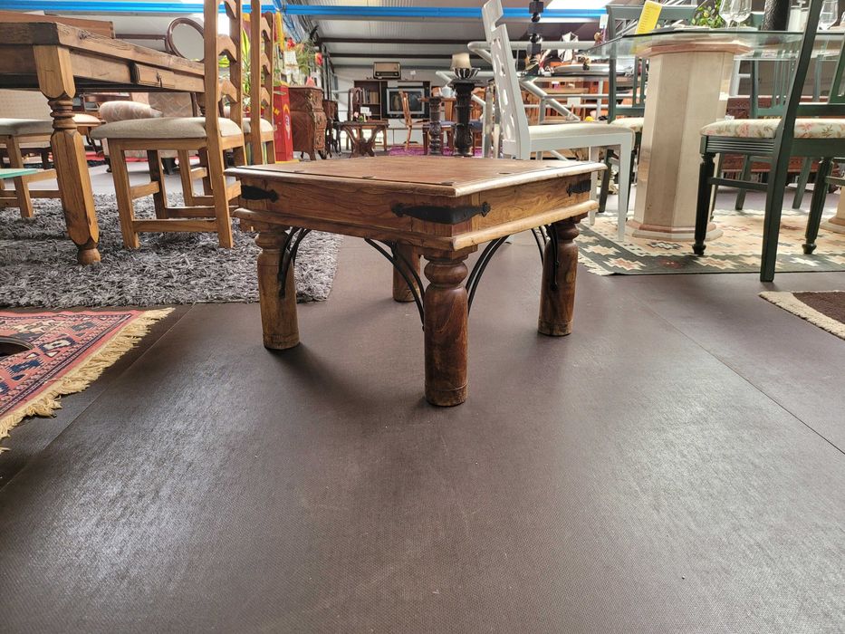 Mesa de centro em madeira maciça - óptimo estado