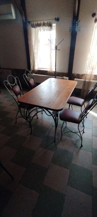 Продається набір кованих меблів стіл та крісла