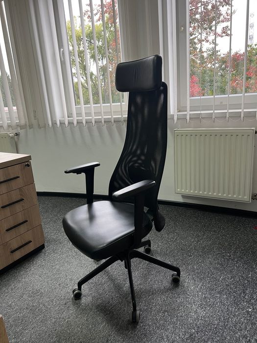 JÄRVFJÄLLET
Krzesło biurowe, skóra licowa kolor czarno - stan idealny