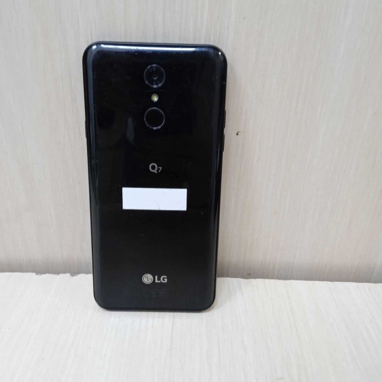 Смартфон LG Q7 3/32GB Aurora Black