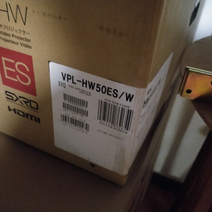 Projetor Sony VPL-HW50ES, 2 pares de óculos 3D originais Sony