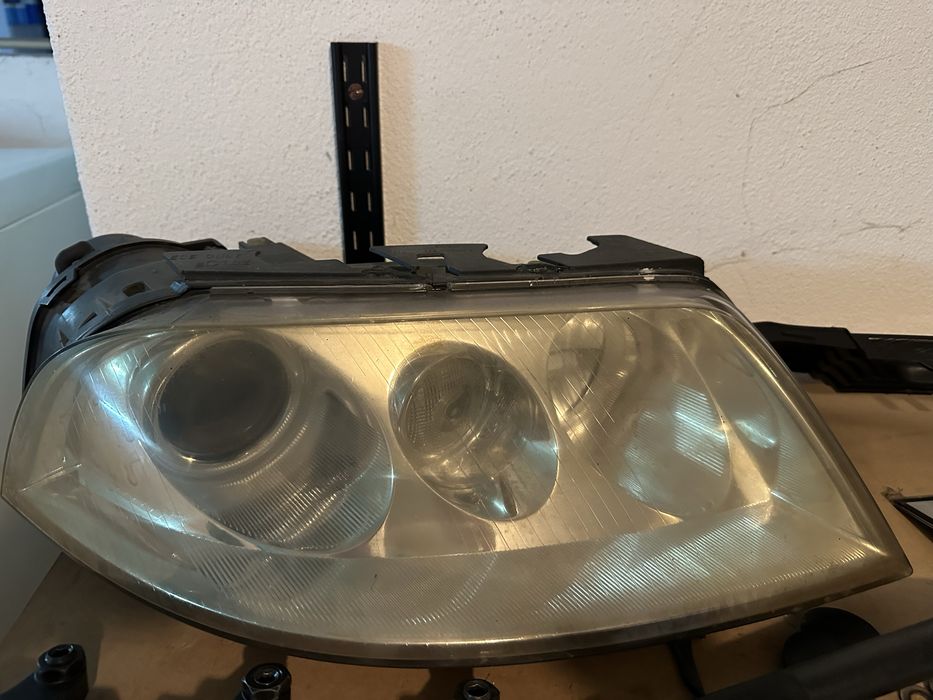 Farol Xenon Direito passat b5.5