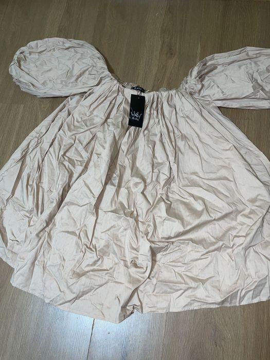 Сарафан бежевого кольору вільний