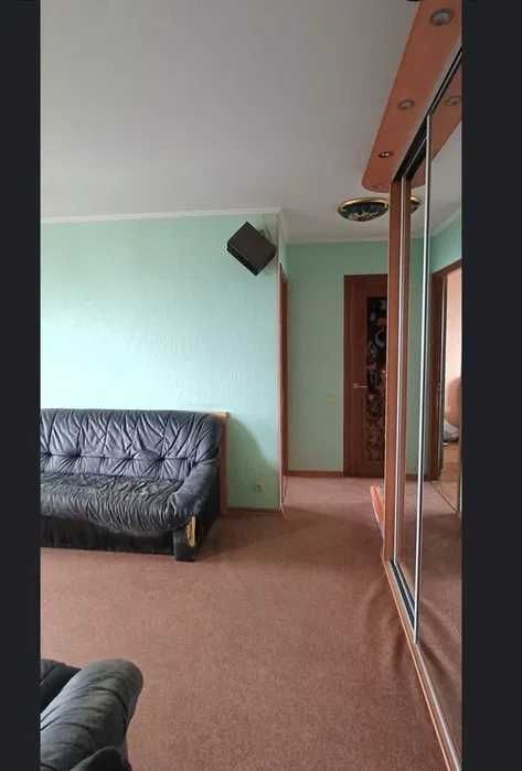 89506Продам 3 комнатную квартиру около метро Защитников Украины!!!