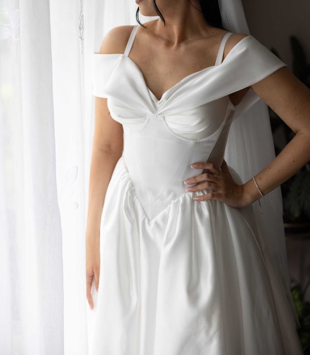 Suknia ślubna MADONNA, gorset, perłowa