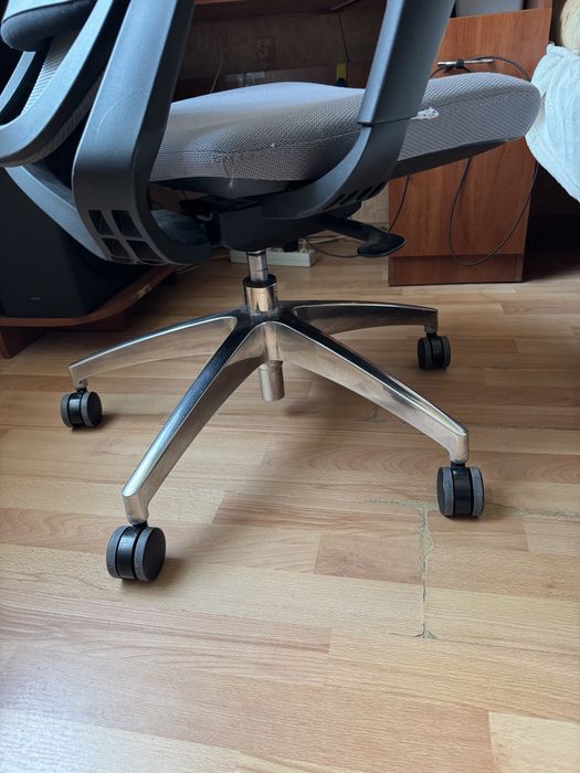 Кресло компьютерное офисное эргономическое ортопедическое очень удобно