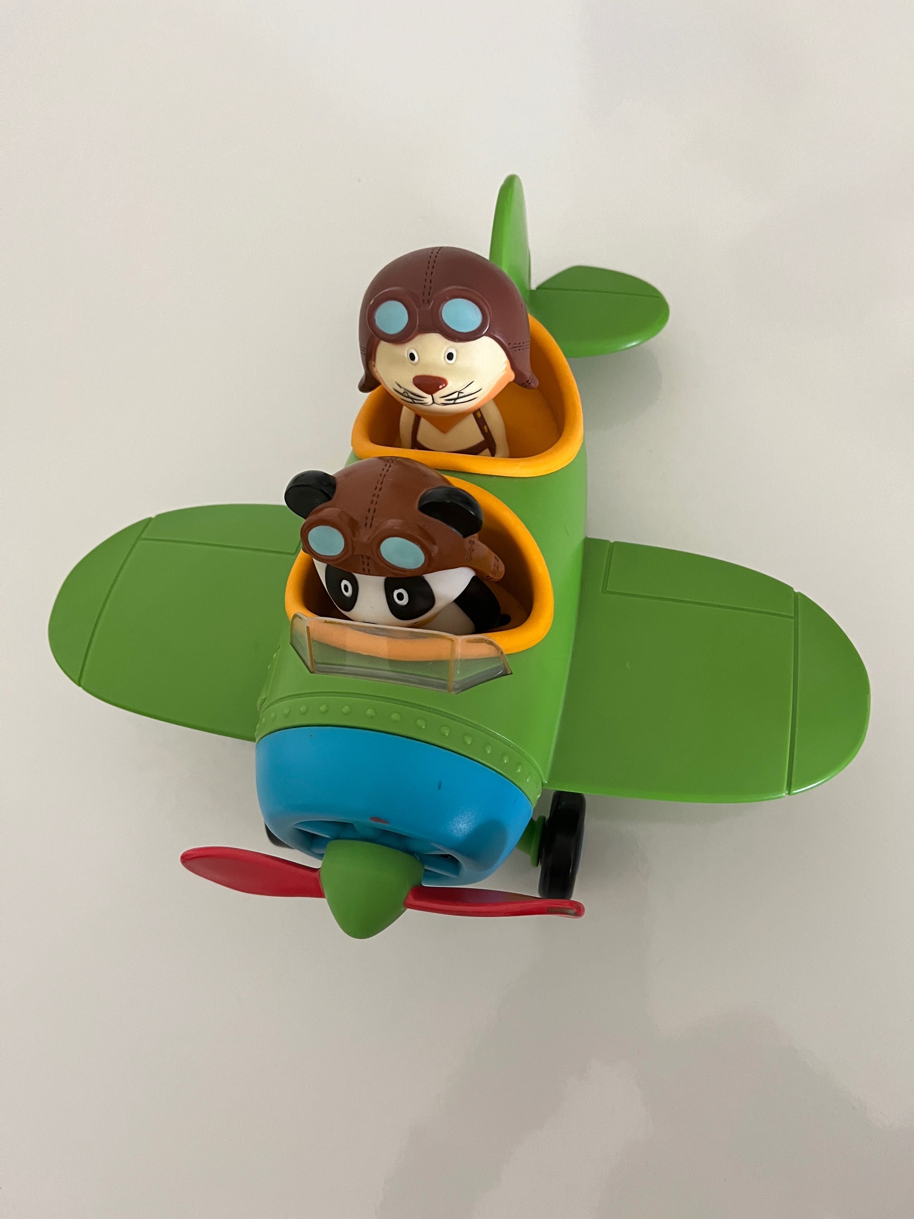 Avião do Panda com 2 figuras