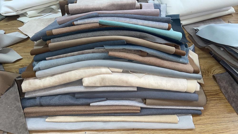 Куски  і відрізки різної тканини меблевої