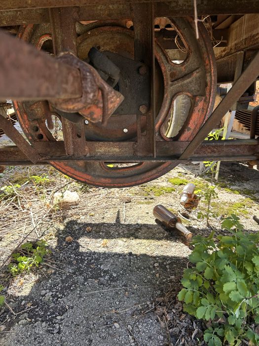 Сак як новий зварювальний на колесах сак.