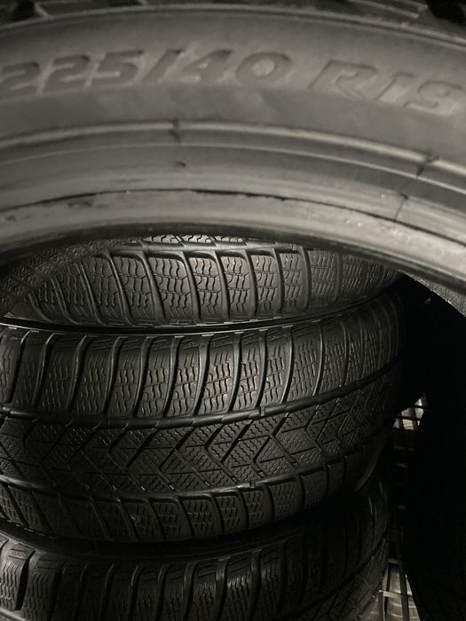 Opony zimowe 225/40R19 Pirelli 2022r super stan