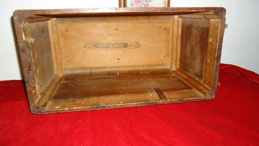 Tampa Antiga em Madeira da Maquina de Costura pfaff