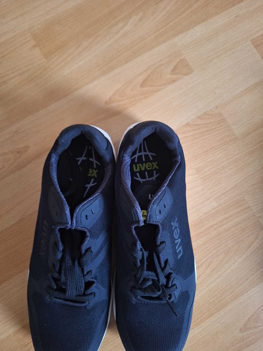 Sprzedam buty robocze UVEX rozmiar 43