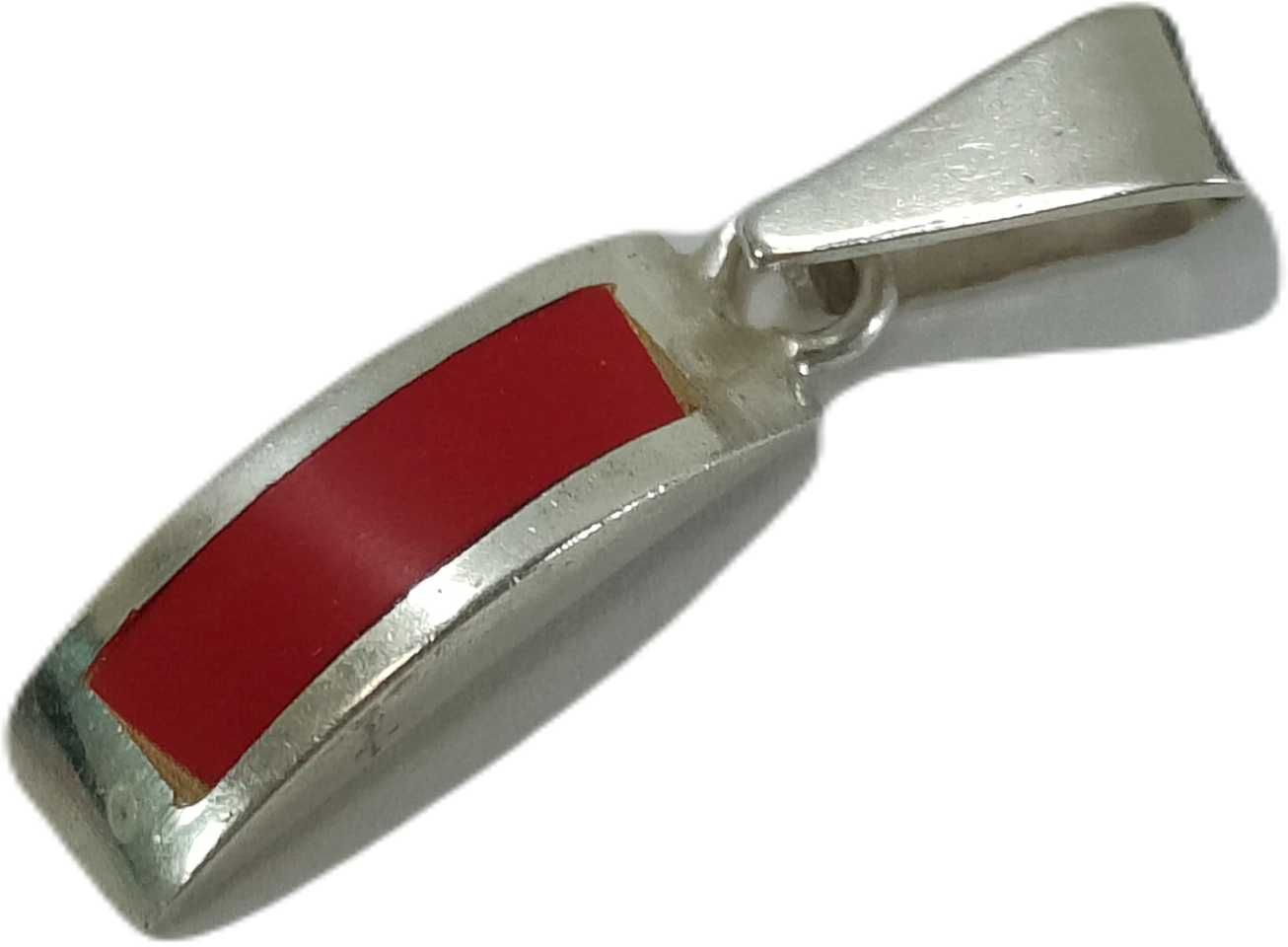 Śliczna srebrna zawieszka z czerwonym kamyczkiem P925 1,9 G
