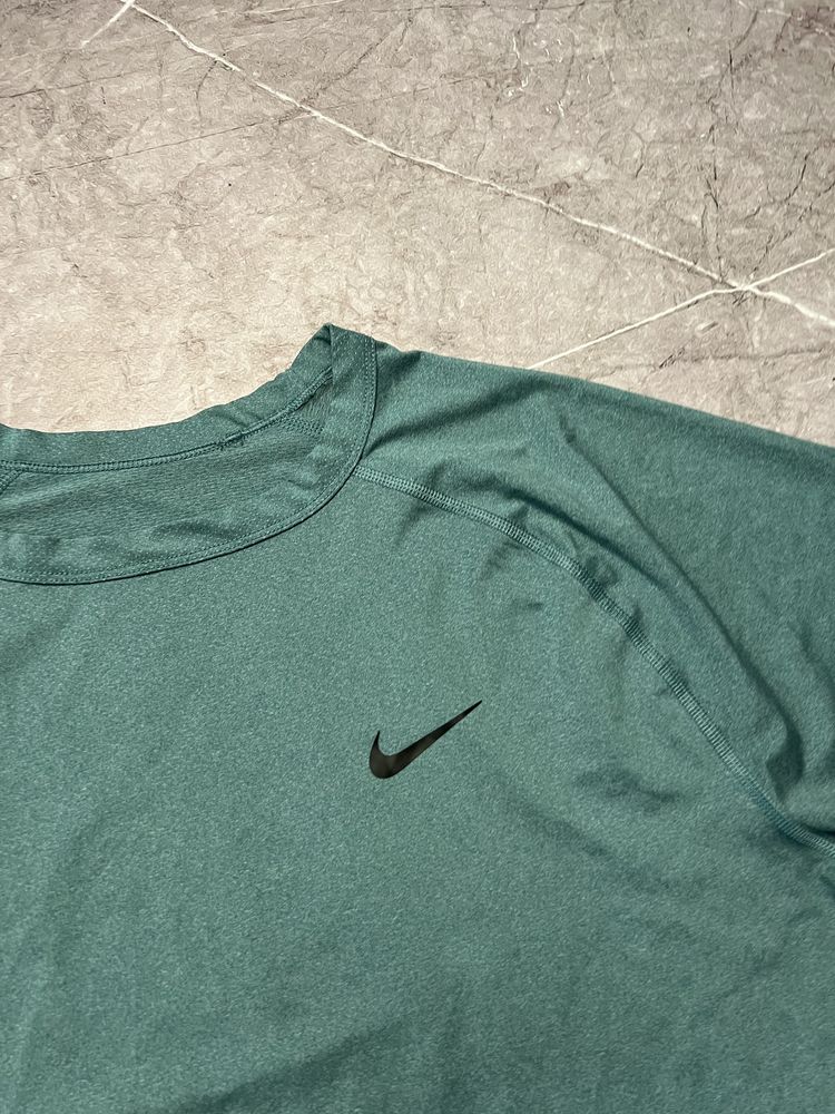 Спортивна футболка nike dri fit