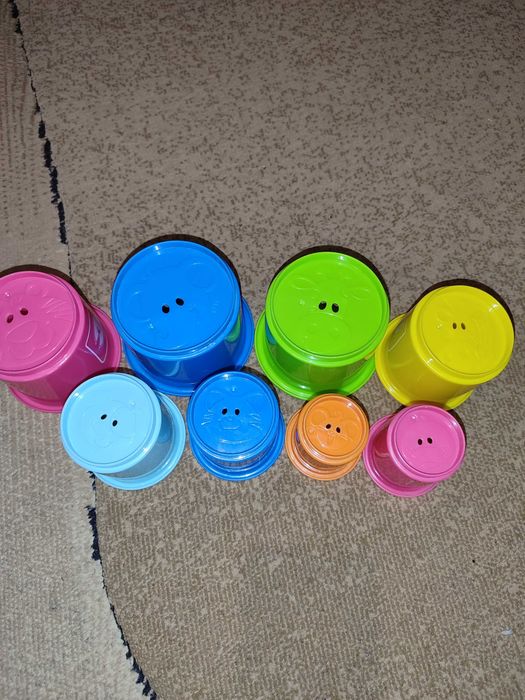 Кольорова пірамідка, формочки для води та піску Chicco