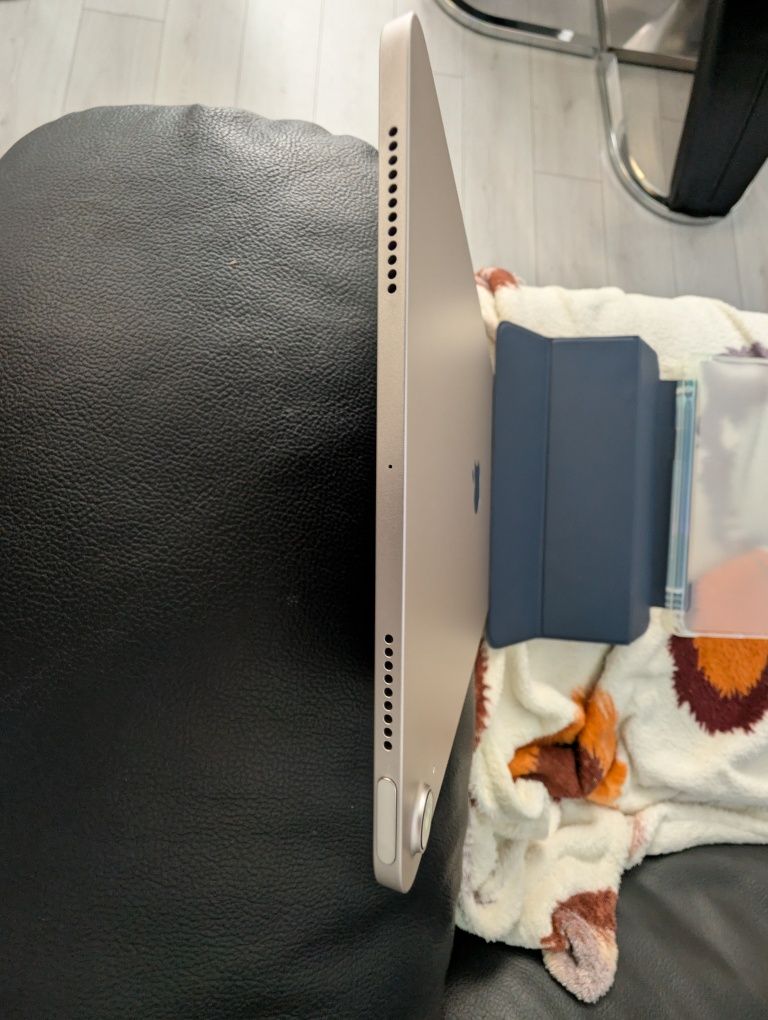 Продаю Ipad Air 5 покоління 2024р. 6.у.4гб, проц. М1