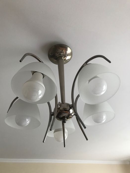Lampa stojąca do salonu