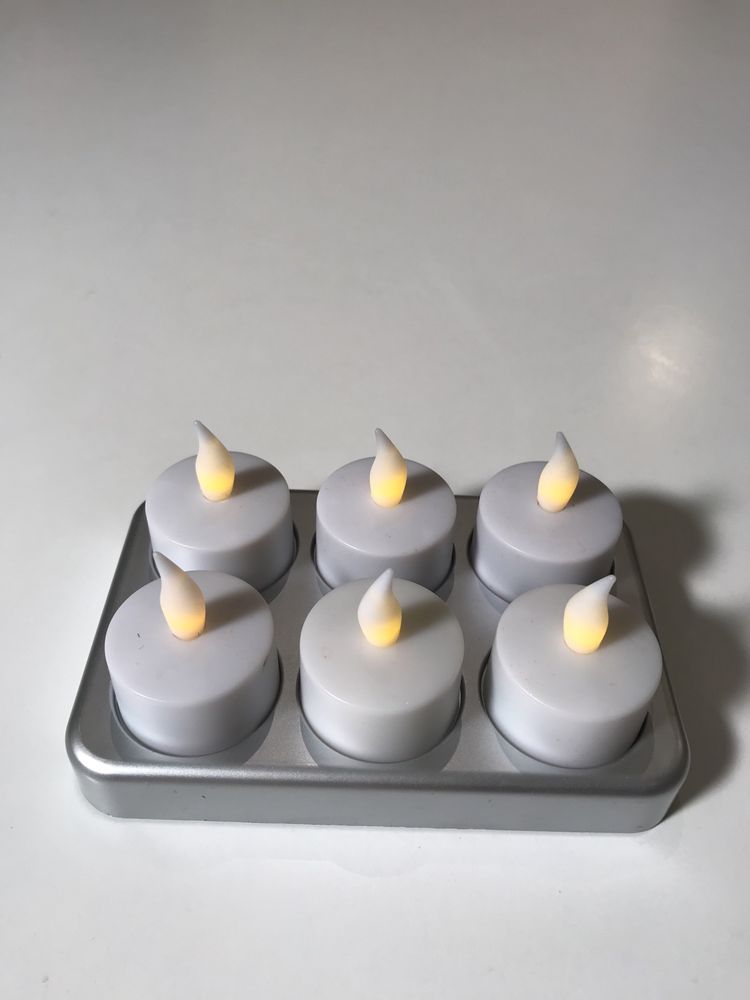 Zestaw 6 świec typu tea light LED ze stacją ładującą