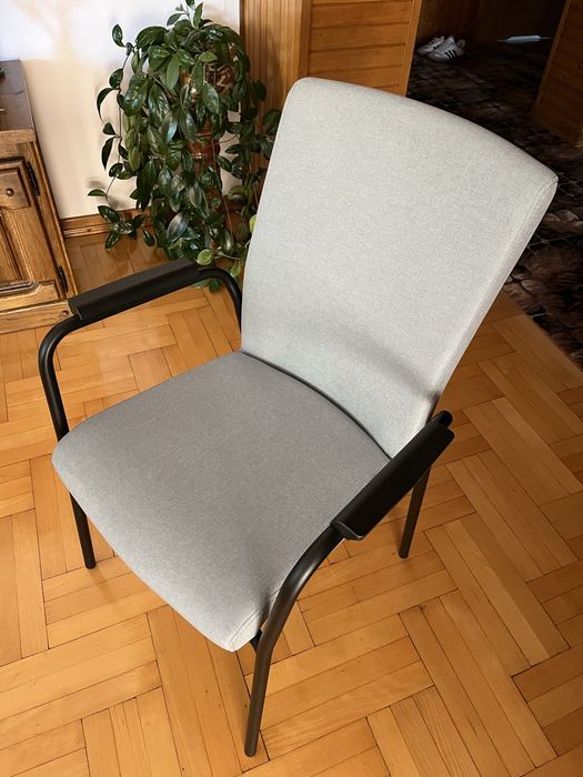 Polskie krzesła Bejot, solidne, szare - zestaw 4 lub 8 sztuk