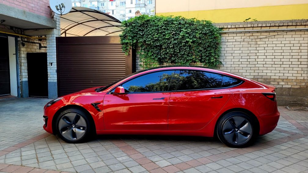 Продам Tesla model 3