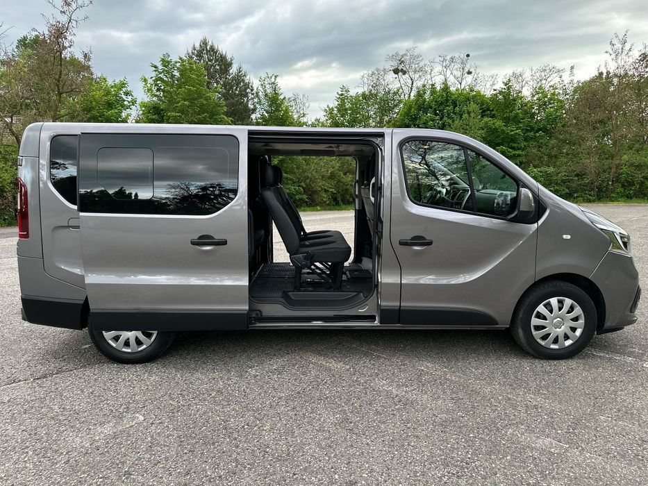 Renault Trafic 5 drzwi, bezwypadkowy, idealny stan VAT23%