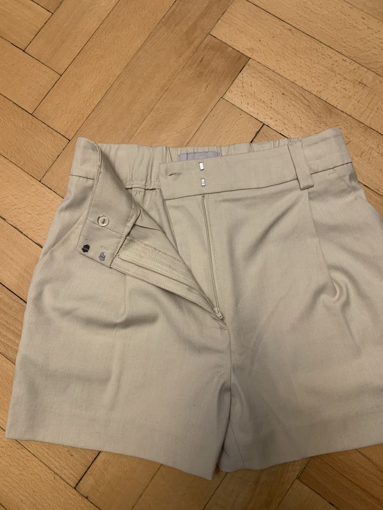 Bezowe spodenki eleganckie HM