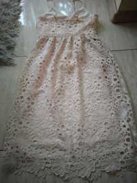 Sukienka Vila s gipiurą gruba  pudrowy róż
