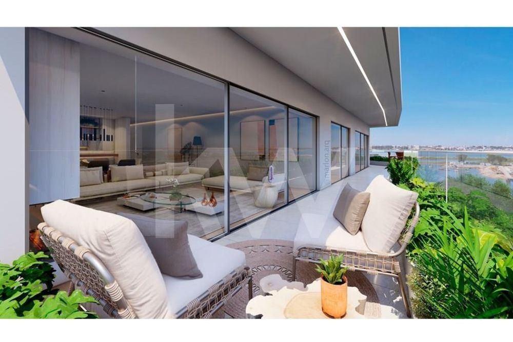 Apartamento T4 com varanda privativa - Empreendimento Flor de Sal