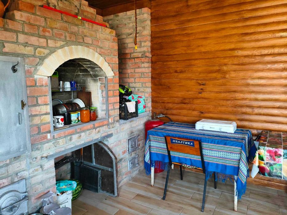 Гарний дачний будинок. Мачухи.