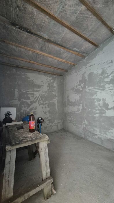 Будинок на огороженій ділянці 8 соток, штукатурка, якісні комунікації