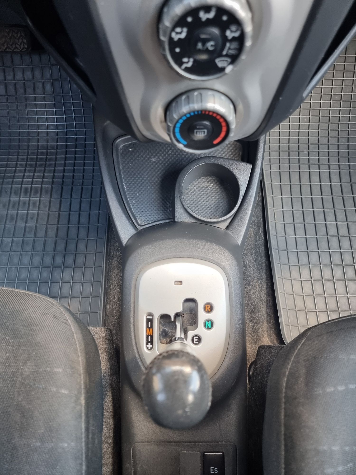 Toyota Yaris 1.3 klima automat