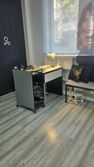 Alugo mesa manicura/pedicura e cadeira cabeleireiro