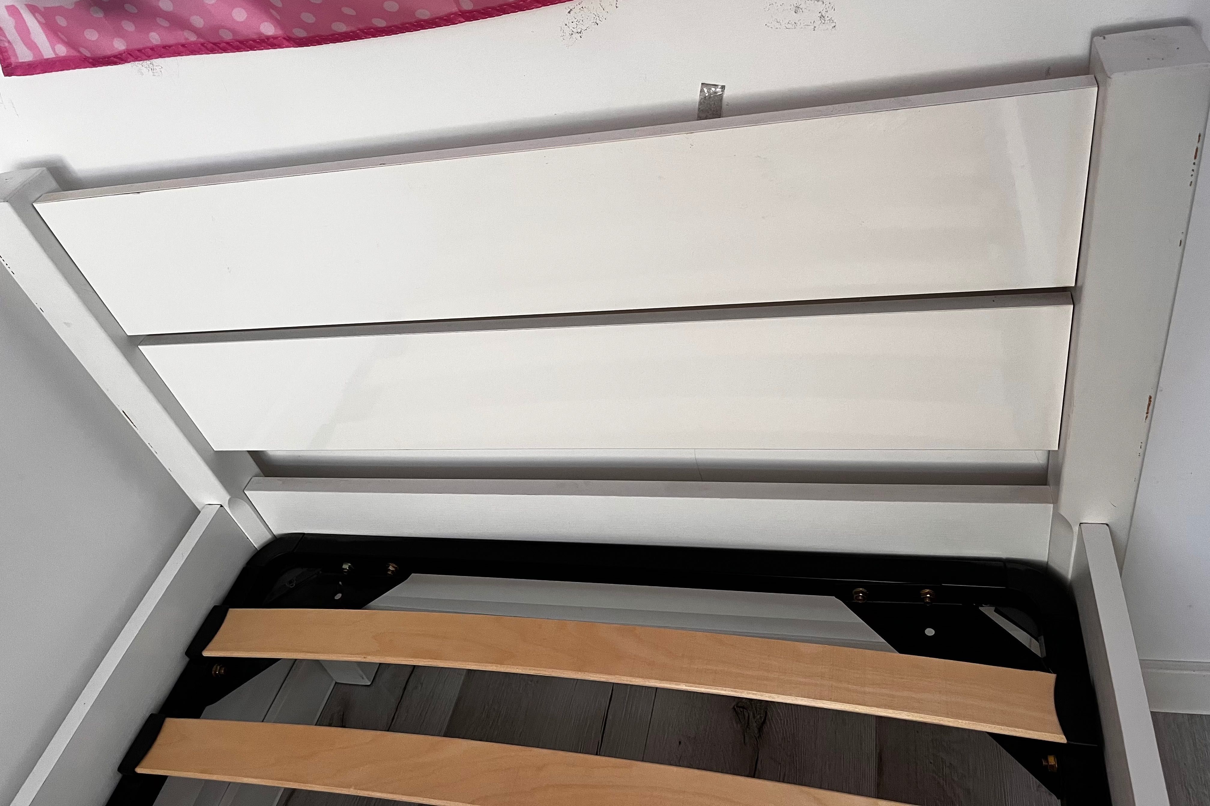 Sprzedam łóżko pod materac 90x200, białe, oparcie biały połysk