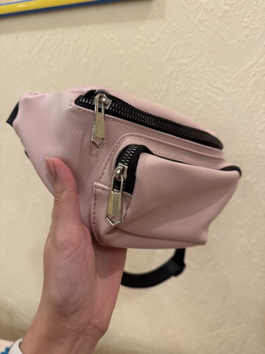 Бананка блідо рожевого кольору