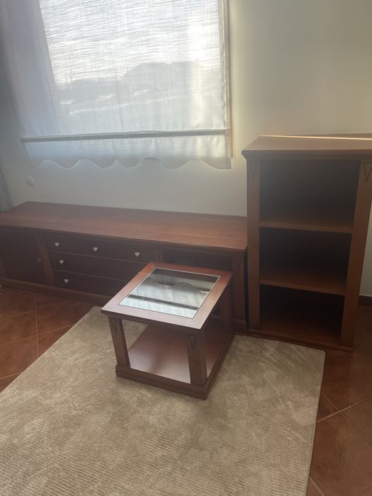 moveis de madeira antiga, conjunto compelto, em boas condicoes