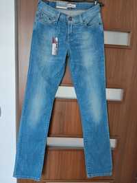 Levi's  Strauss 10528