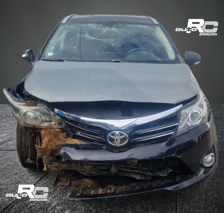 Toyota Avensis D-4D para peças