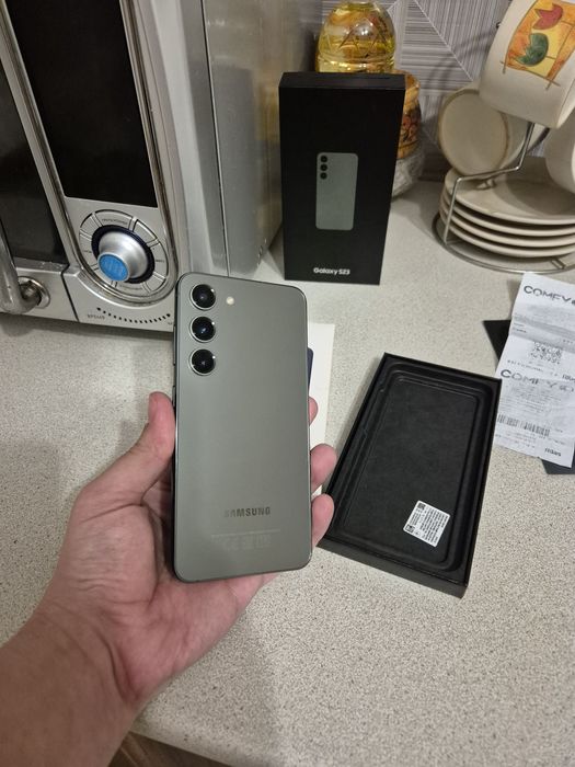 Samsung Galaxy S23 8/256 официальный, чек