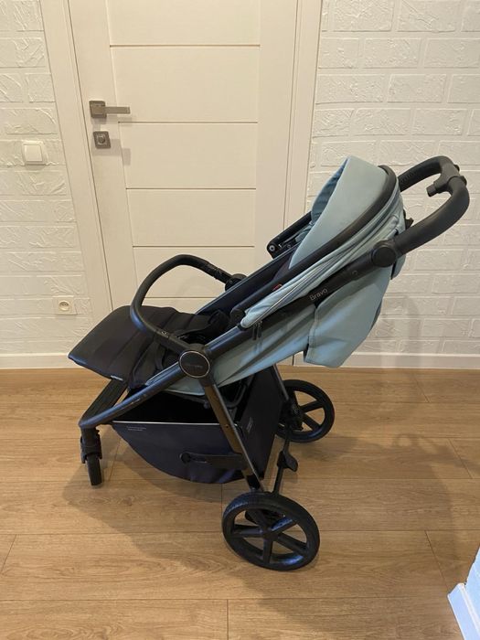 Прогулянкова коляска Carrello Bravo