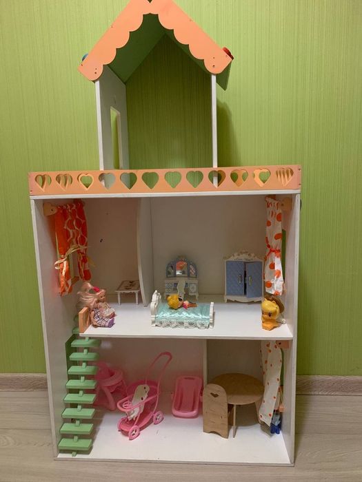 Дерев'яний ляльковий будиночок