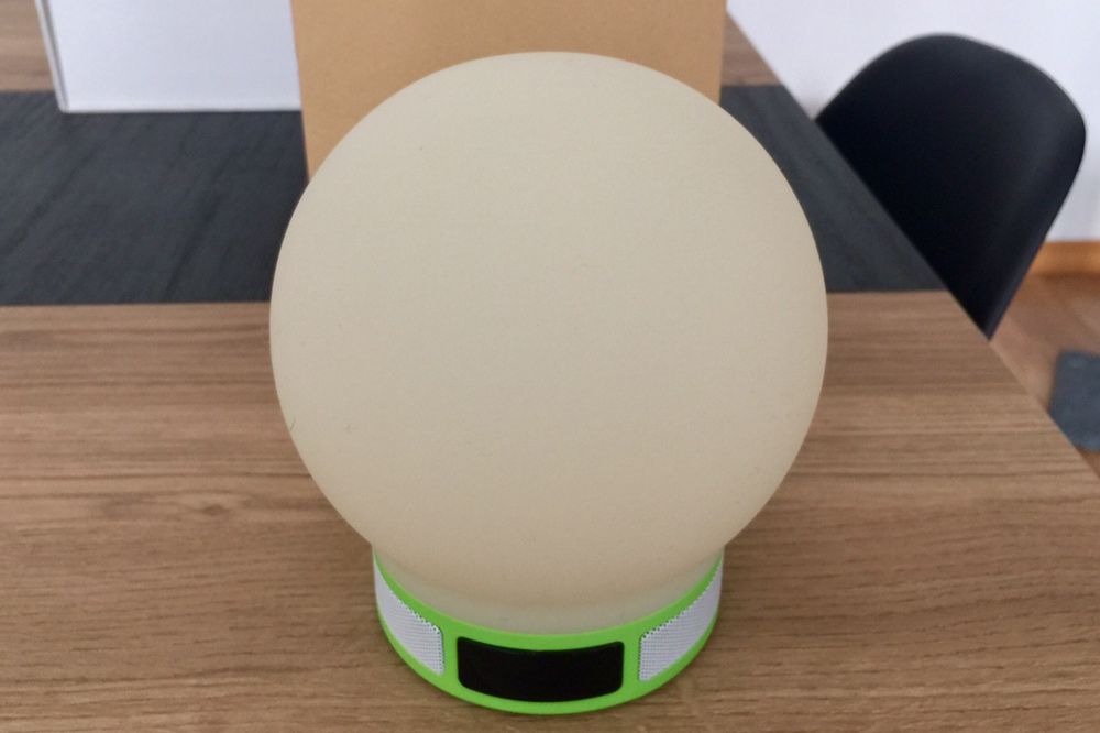 Candeeiro Led com comando, colunas, bluetooth e relogio despertador
