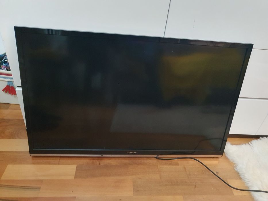 Telewizor toshiba 32 cale model 32RL933