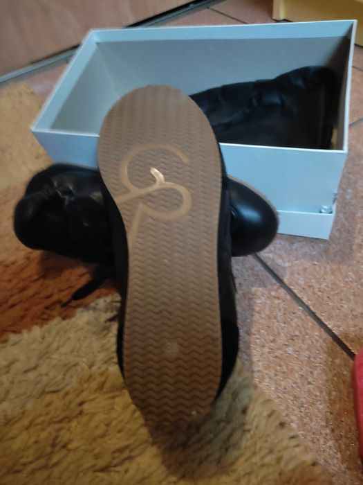 Skórzane półbuty marki Gino Rossi