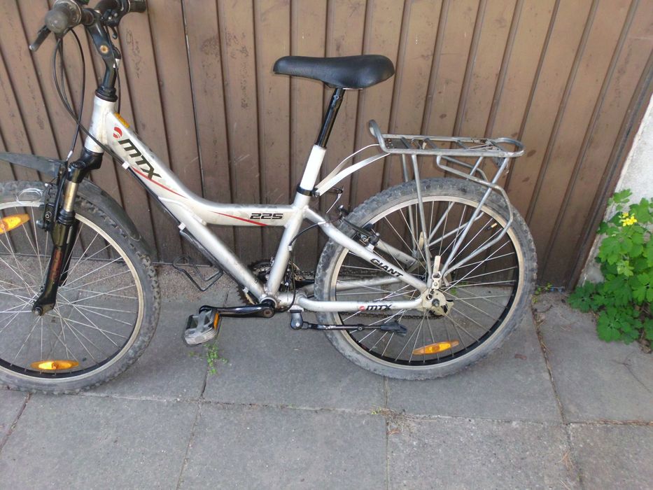 Rower Giant MTX 225 młodzieżowy lub dla seniora Alu . Koła 24 cale