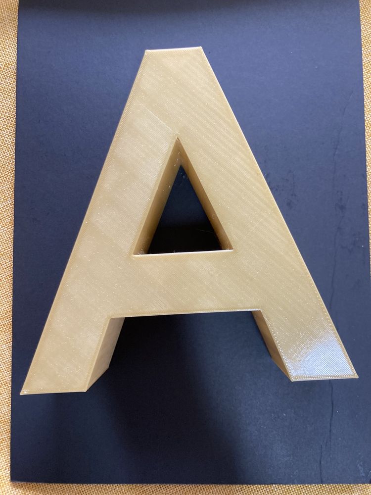 Letras em plástico - impressas com impressora 3D