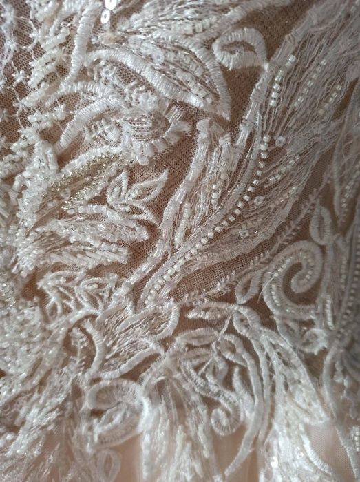 suknia ślubna rozmiar 42/44 z falbanami