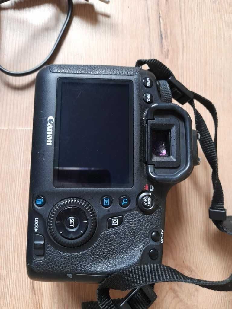 Aparat Canon EOS 6D 70 tys. klatek, pasek, ładowarka, 2xbateria, torba